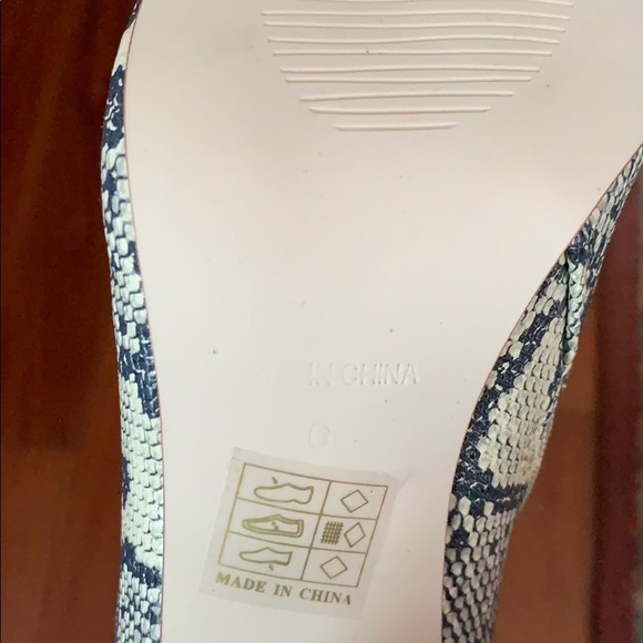 NEW SNAKESKIN BOOTS UK 6 - Picture 3 of 4